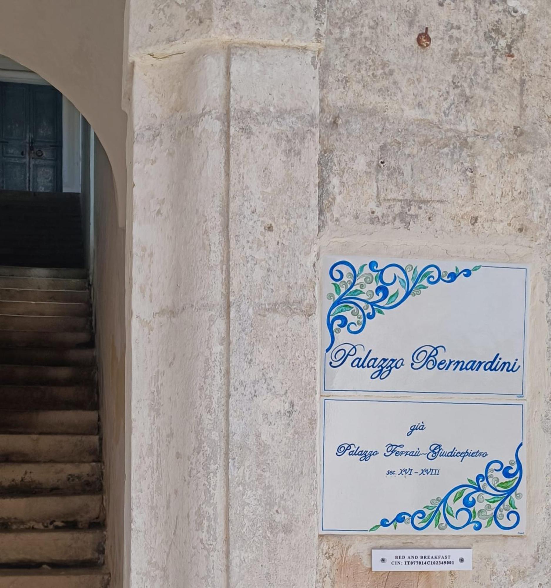 Palazzo Bernardini B & B Матера Экстерьер фото